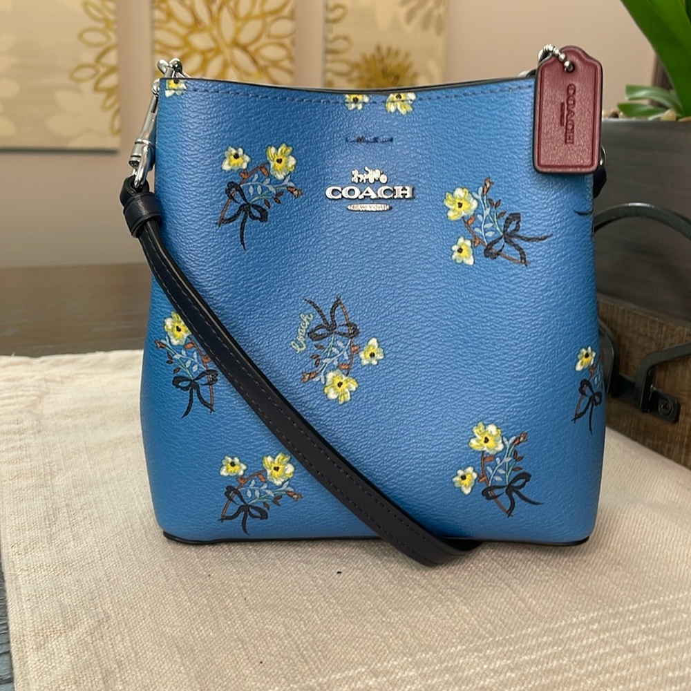 💯 authentic Coach Mini Town Bucket Bag